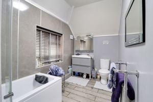 Family Bathroom- click for photo gallery